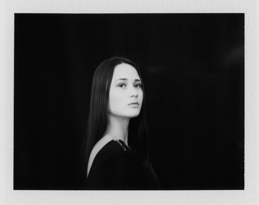 Alexia i min studio fotograferad med polaroid. Fuji 3000b
